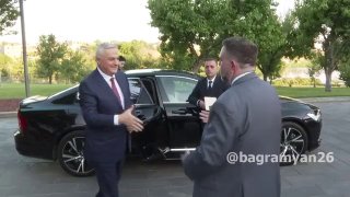 Вице-премьер Армении Мгер Григорян выступает на мероприятии в честь Дня независимости США в Ереване