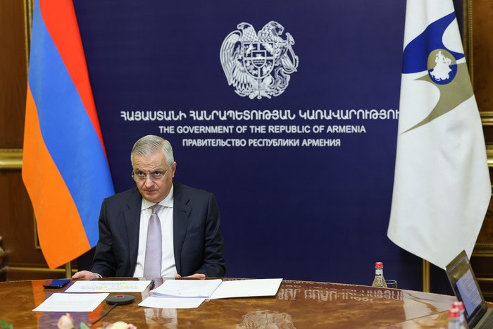 Вице-премьер Армении Мгер Григорян на видеоконференции заседания Совета ЕЭК