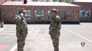 Генерал-лейтенант Эдвард Асрян на строевом смотре республиканского сборного пункта, Армения