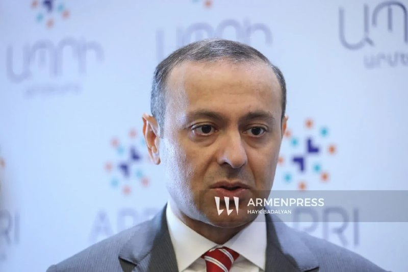 Армен Григорян, секретарь Совета безопасности Армении, на брифинге