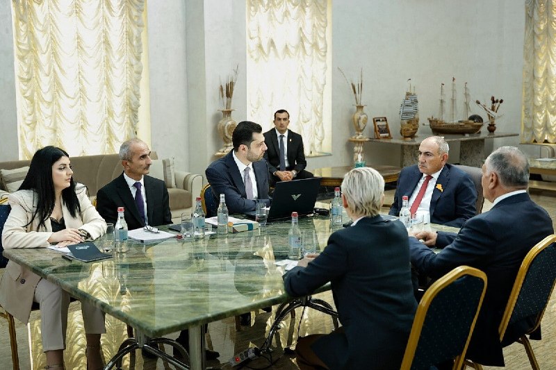 Премьер-министр Никол Пашинян в экспо-центре «Меридиан» во время осмотра подготовки к COP17, Аштарак