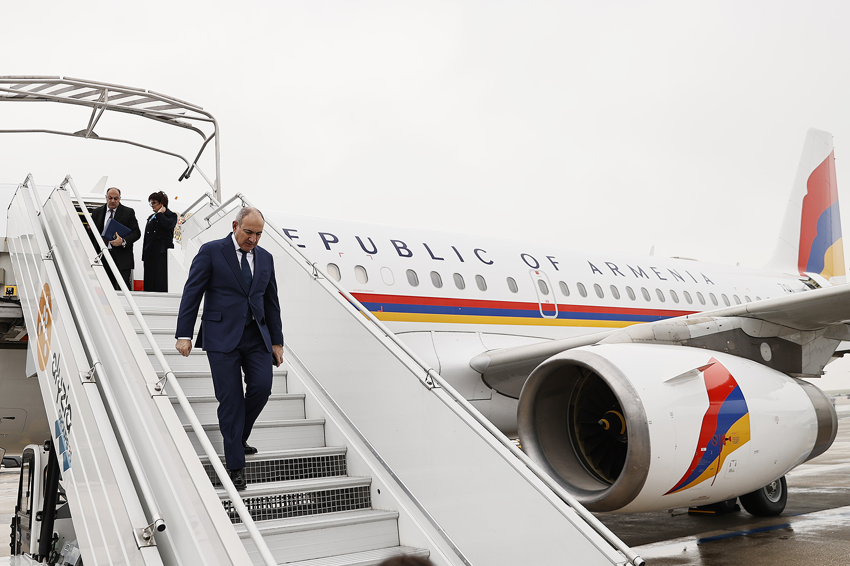 Премьер-министр Армении Никол Пашинян перед вылетом в Россию