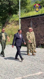 Сурен Папикян на встрече с участниками сборов в Арагацотне