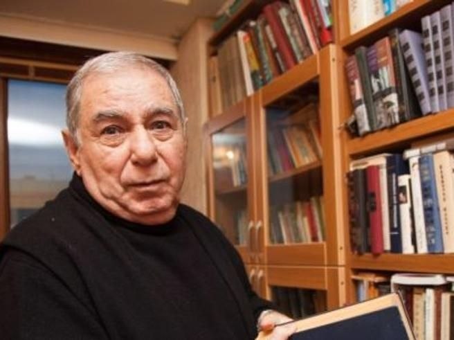 Писатель Акрам Айлисли получил премию Европейского банка реконструкции и развития