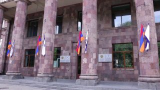Министр Жанна Андреасян осматривает отремонтированные помещения ГИФКС в Аштараке
