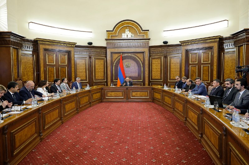 Совещание под председательством Никола Пашиняна по инвестициям в Ереван и Гюмри