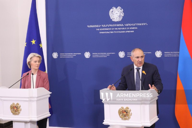 Премьер-министр Армении Никол Пашинян и председатель Еврокомиссии Урсула фон дер Ляйен на пресс-конференции в Аштараке