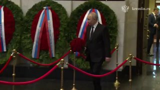 Владимир Путин на панихиде по Сергею Иванову
