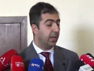 Арам Орбелян выступает в Конституционном суде Армении, обсуждая оптические аспекты избирательных урн в Аштараке