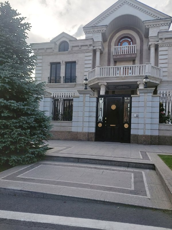 Особняк семьи Ваге Карапетяна в Аштараке, разделённый на пять кадастровых частей