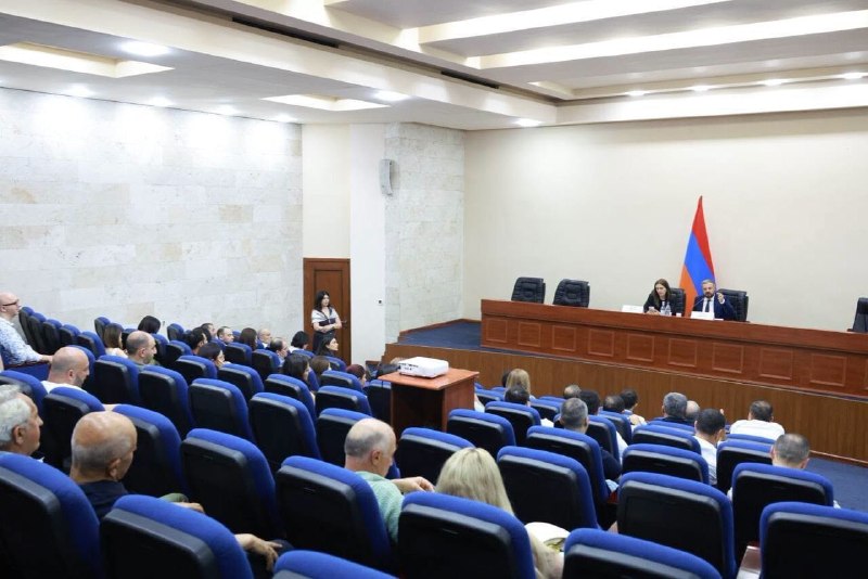 Министр экономики Геворг Папоян на встрече с экспортерами в Аштараке