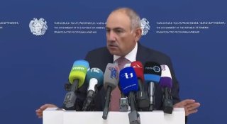 Никол Пашинян выступает на пресс-конференции в Аштараке
