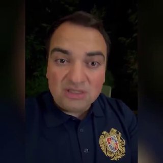 Нарек Карапетян выступает на пресс-конференции в Аштараке