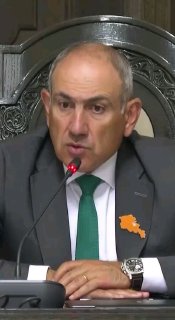 Премьер-министр Армении Никол Пашинян выступает