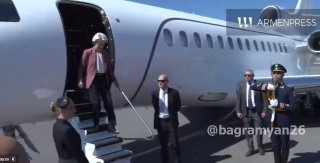 Председатель Еврокомиссии Урсула фон дер Ляйен в аэропорту Звартноц, Ереван