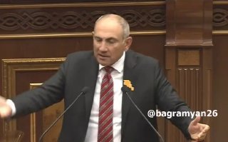 Премьер-министр Армении Никол Пашинян выступает с заявлением о выборах в Аштараке