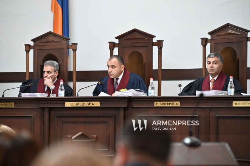 Заседание Конституционного суда Армении в Ереване, председатель Арман Диланян
