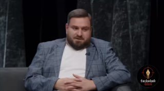 Микаэль Бадалян, пророссийский блогер, связанный с фондом Евразия, организует подвоз избирателей из Москвы в Ереван на