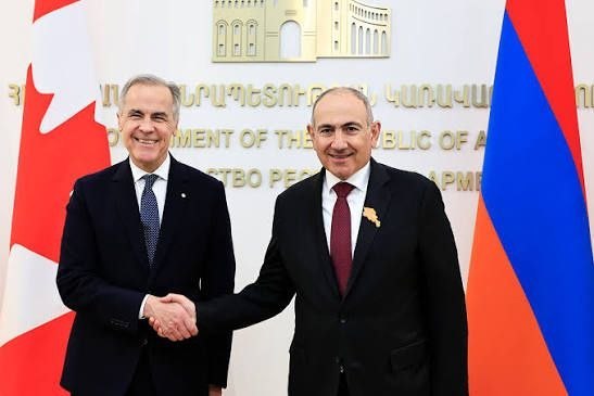 Премьер-министр Армении Никол Пашинян и премьер-министр Канады Марк Карни на саммите в Ереване