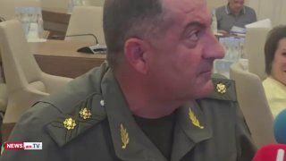 Начальник Генерального штаба Армении Эдвард Асрян на брифинге, Аштарак