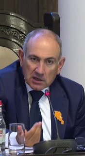Премьер-министр Армении Никол Пашинян выступает с заявлением об экономике