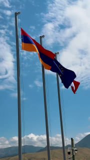 Никол Пашинян на строительстве Вединского водохранилища в Араратской равнине
